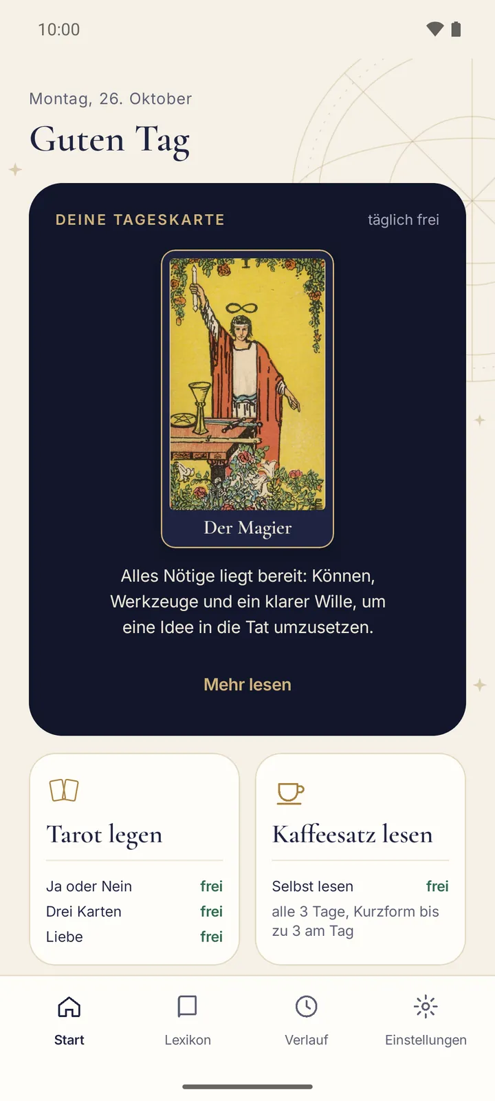 Die Startseite mit einer aufgedeckten Tageskarte, ihrer Kurzbedeutung und „Mehr lesen“, darunter die Kacheln „Tarot legen“ und „Kaffeesatz lesen“.